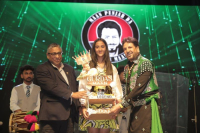 A few glimpses from a mesmerizing musical night with legendary Punjabi singer Gurdas Maan, co-sponsored by LPS Bossard